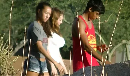 FakeTaxi porno video casalinghe italiane impertinente bruna persuade il driver per il sesso