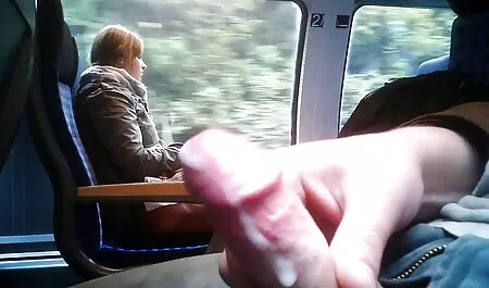Bella ragazza asiatica cavalca un grosso cazzo bianco come un professionista film porno gratis casalinghe