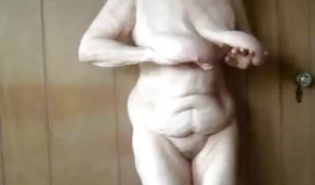 Ragazza bionda cavalca un video casalinghi porno gratis sibiano