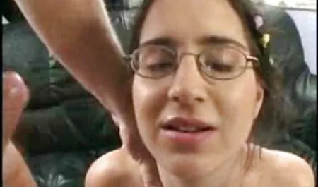 Hotwife con grandi tette cavalca il video amatoriali casalinghe italiane suo cazzo