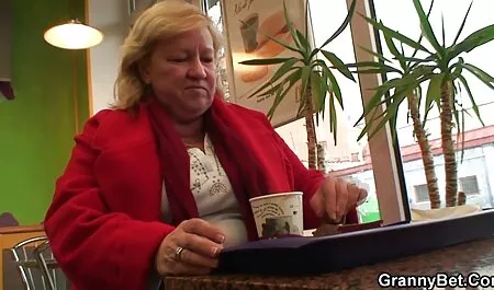 Cazzo di filmini hard casalinghi grasso per la sua figa stretta