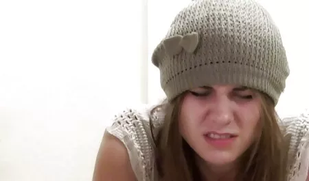 Giovane Stefanie conquista il suo culo sesso casalingo porno stretto