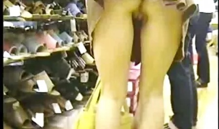 Nikita gioca con un giocattolo in filmini hard casalinghi un film fatto in casa