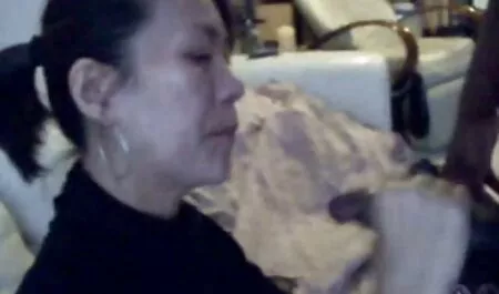 Thai trans in calze gioca con se film porno con casalinghe stessa