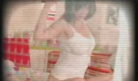 FakeTaxi sexy mamma con grandi tette dà video amatoriali porno casalinghi anale