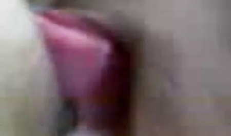 Petite latina trans Mikaela Vitoria fa sesso con striptease e casalinghe amatoriali gratis carezze