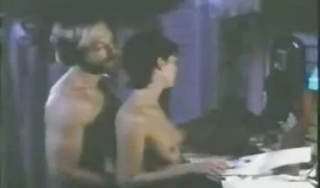 Schiavo gay incatenato infila un enorme dildo nel casalinghe italiane video hard culo del padrone