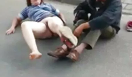 Prende un grosso cazzo nero davanti alla sua bambola video porno amatoriali casalinghi italiani