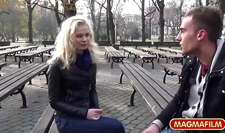 HUNT4K. Buddy ha venduto la figa di una ragazza e video hard di casalinghe si è divertito a guardare il processo sul divano