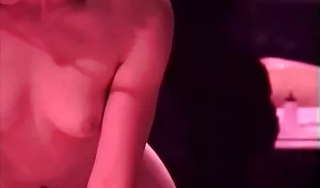 Bella ragazza succhia filmini porno casalinghi il cazzo sotto la doccia