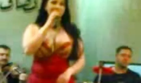 Isabelle deepthroats video amatoriali casalinghe italiane e ottiene la sua porzione di sperma