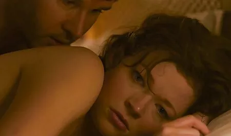 Giovane deviante Ty Frost deepthroats tutto il video casalinghi xxx pacchetto mentre si masturba