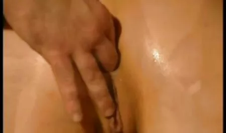Procace sensuale ladyboy casalinghe italiane video hard Mia si masturba il suo cazzo